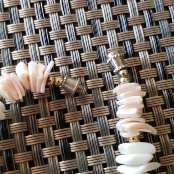 Shell Necklace - Picture 4 of 4
